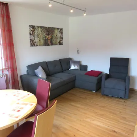 Apartment Weiß, Sandra Weiß *