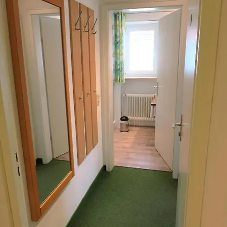 Apartment Weiß, Sandra Weiß *