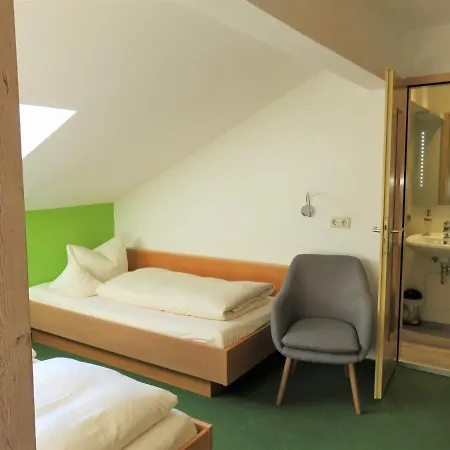 Weiß, Sandra Weiß Apartment