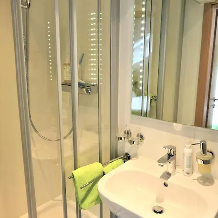 Apartment Weiß, Sandra Weiß
