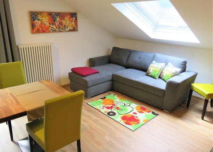 Weiß, Sandra Weiß Apartment